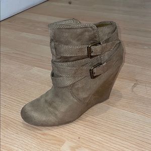 ✨Tan booties with wedge heel✨